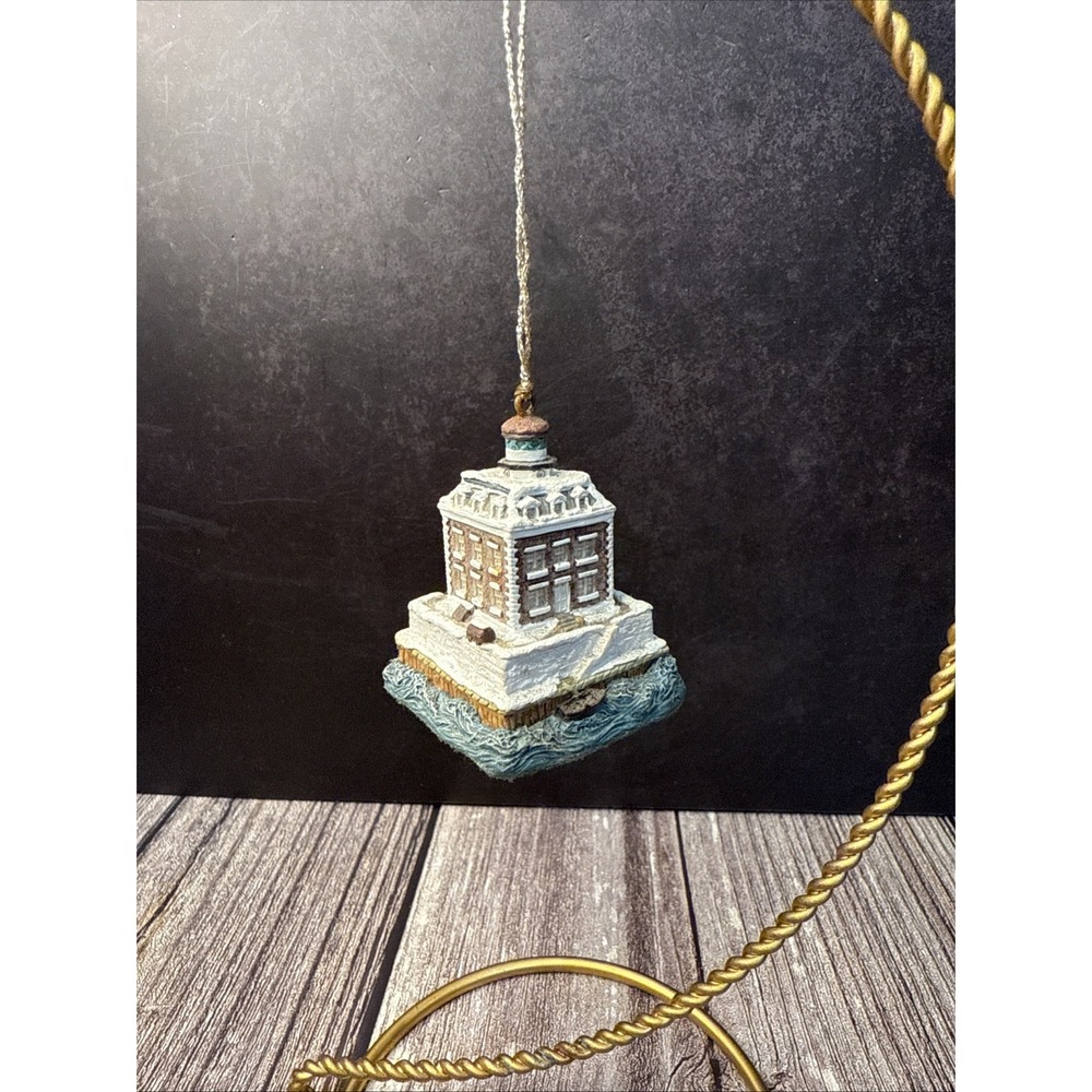 ASSORTED HARBOUR LIGHTS ORNAMENTS  - NEW LONDON LEDGE- CONNECTICUT‎